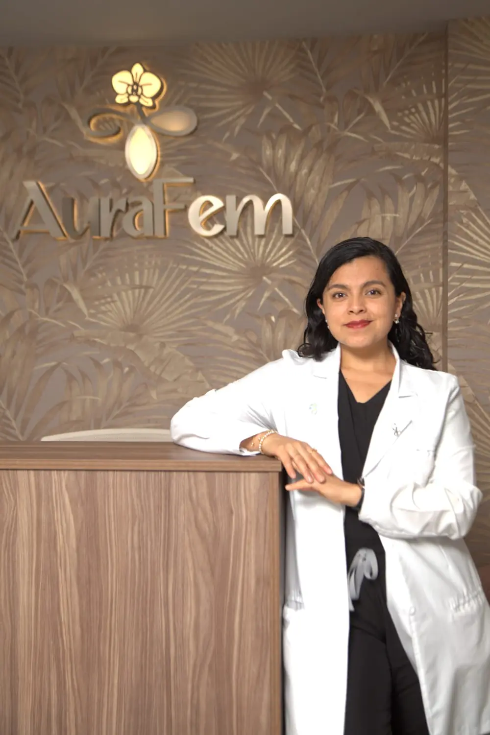 La Dra. Lidia Chávez en la recepción de Aurafem, Colonia Anzures